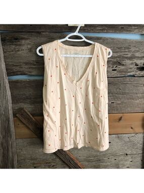 Old Navy Plus Size 3X Cream Sleeveless Strawberry Top